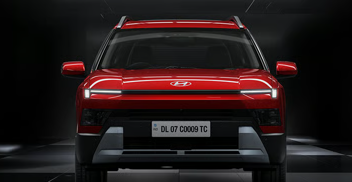 Hyundai BAYON SUV front view with H-Edge lighting and sculpted hood