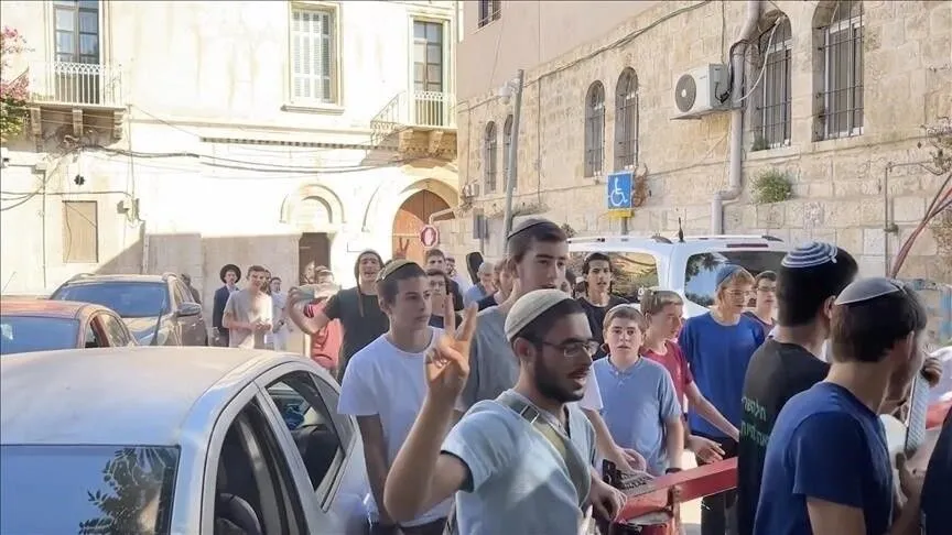 Israeli Occupiers Burn Prayer Room, Car in Jerusalem