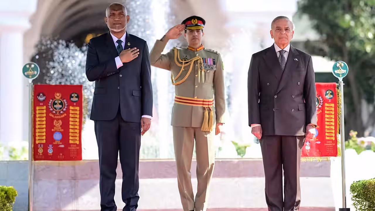 Maldives President Muizzu and Pakistan PM Sharif at a ceremony in Islamabad on October 21, 2026.